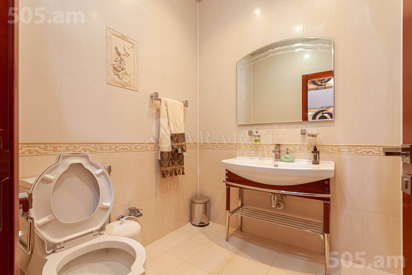Купить 5 комнатную квартиру Антараин ул, Центр Ереван, 149077
