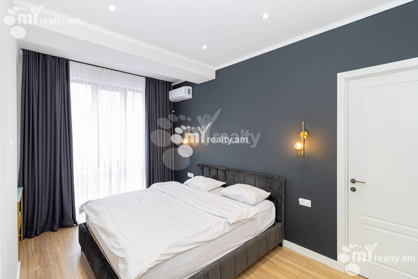 Купить 2 комнатную квартиру Арам ул, Центр Ереван, 148490