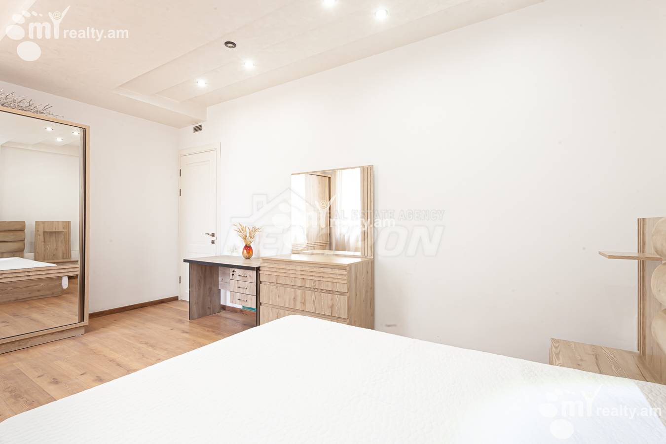 3 bedroom apartment for rent خیابان سارمِن, مرکز شهر ایروان, 156075