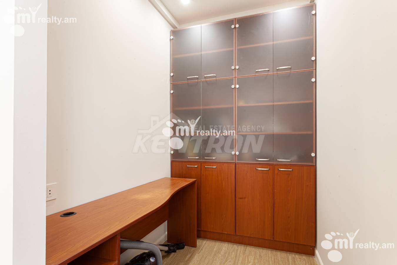 3 bedroom apartment for rent خیابان سارمِن, مرکز شهر ایروان, 156075