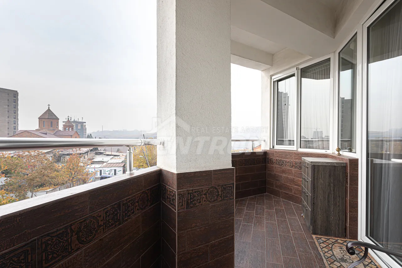 4 bedroom apartment for sale Frik St, Center Yerevan, 157945