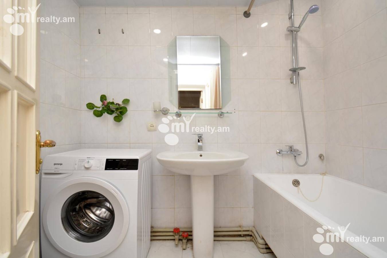 3 bedroom apartment for rent Sayat-Nova Ave, Center Yerevan, 158025