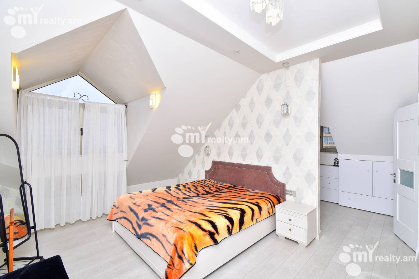 3 bedroom apartment for sale خیابان آنتارایین, مرکز شهر ایروان, 143197