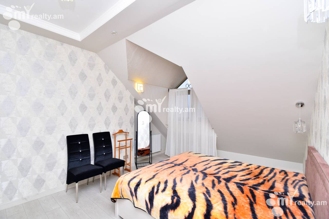 3 bedroom apartment for sale خیابان آنتارایین, مرکز شهر ایروان, 143197