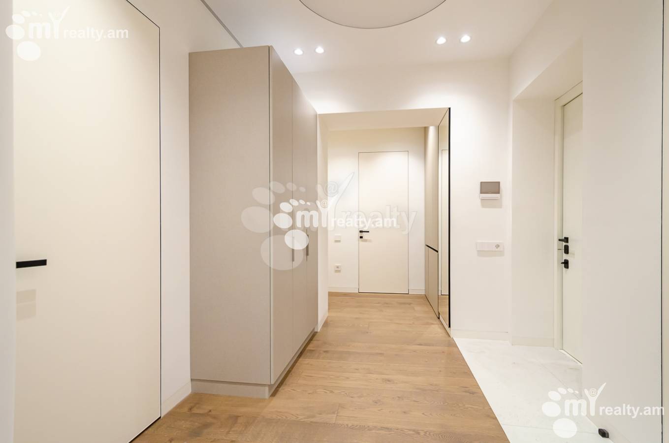 Купить 3 комнатную квартиру Таманян ул, Центр Ереван, 154011