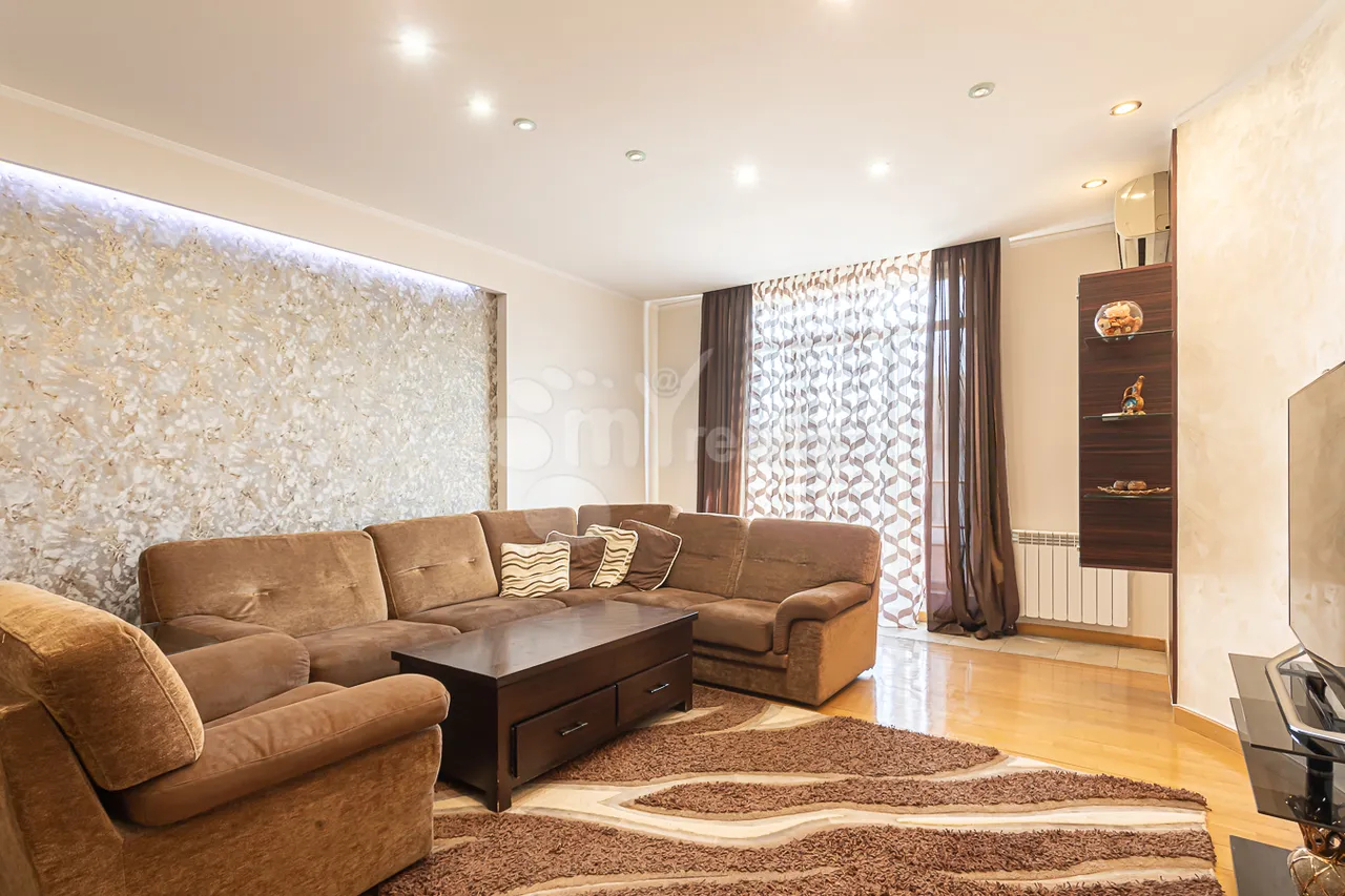 3 bedroom apartment for rent خیابان د. دِمیرچیان, مرکز شهر ایروان, 158777