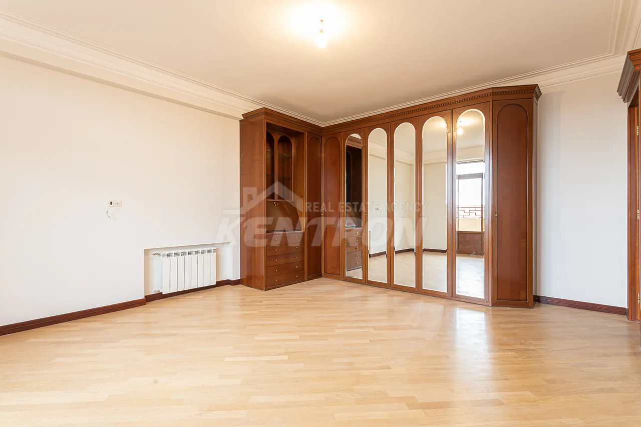 3 bedroom apartment for sale Vardanants St, Center Yerevan, 157553