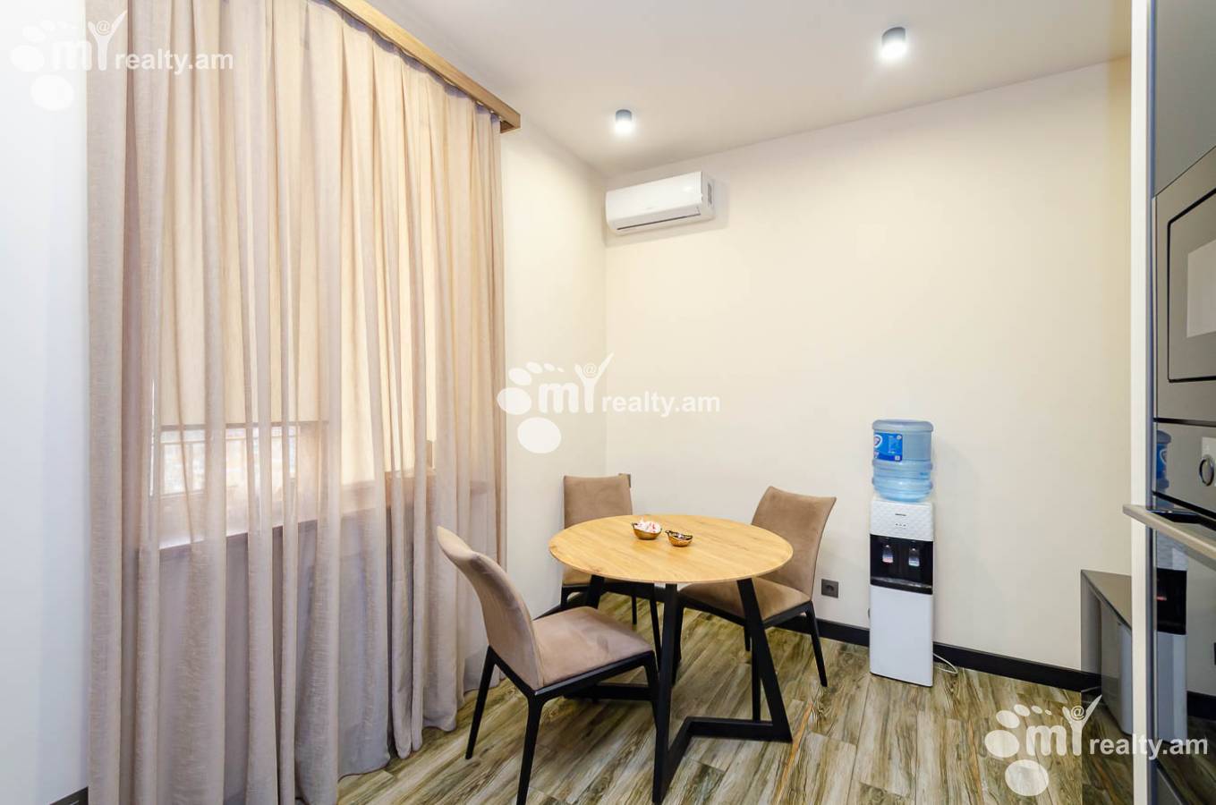 4 bedroom apartment for sale خیابان آرگیشتی, مرکز شهر ایروان, 143934