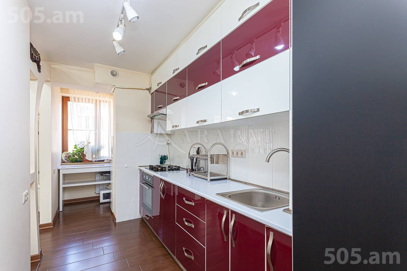 4 սենյականոց բնակարան  Կորյուն փող  նրբ, Կենտրոն Երևան, 147404