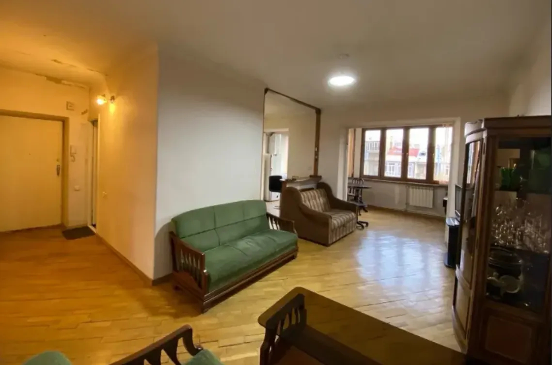 3 սենյականոց բնակարան  Մաշտոցի պող, Կենտրոն Երևան, 160222