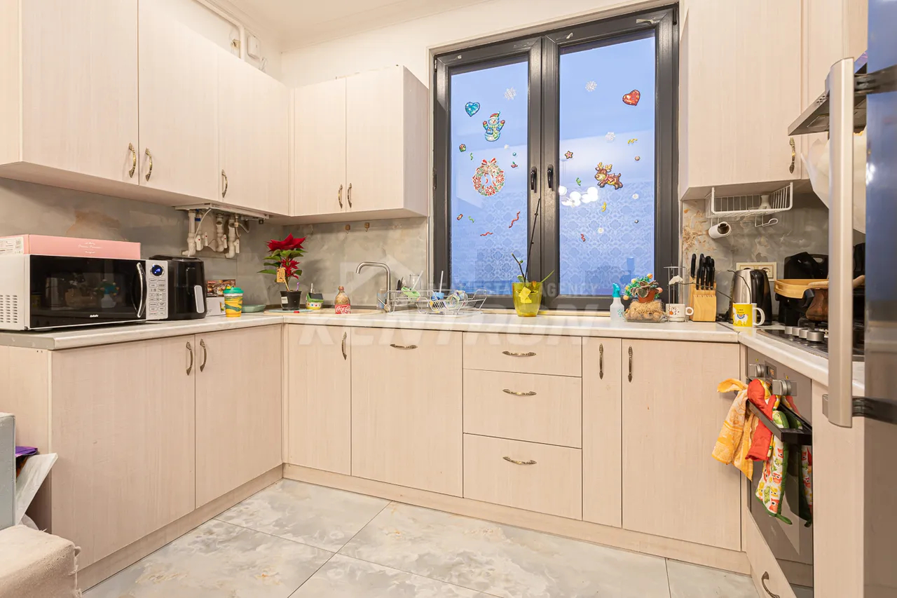 4 bedroom apartment for sale خیابان آرخوتیان, عربگیر ایروان, 158198