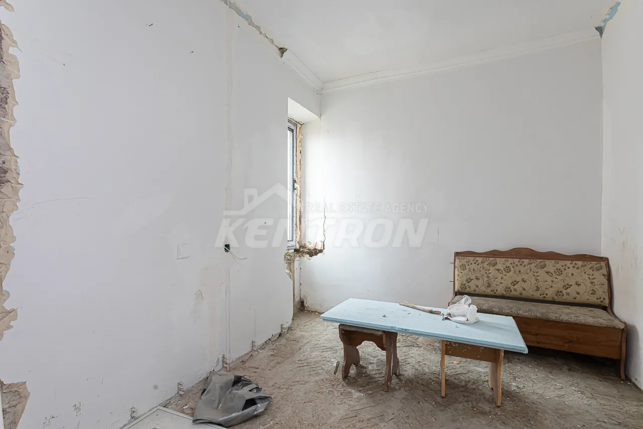 5 bedroom apartment for sale خیابان کومیتاس, عربگیر ایروان, 158187