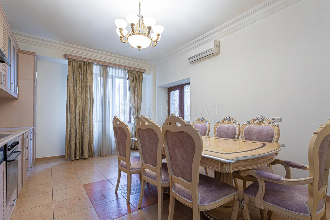 3 bedroom apartment for rent Amiryan St, Center Yerevan, 158204