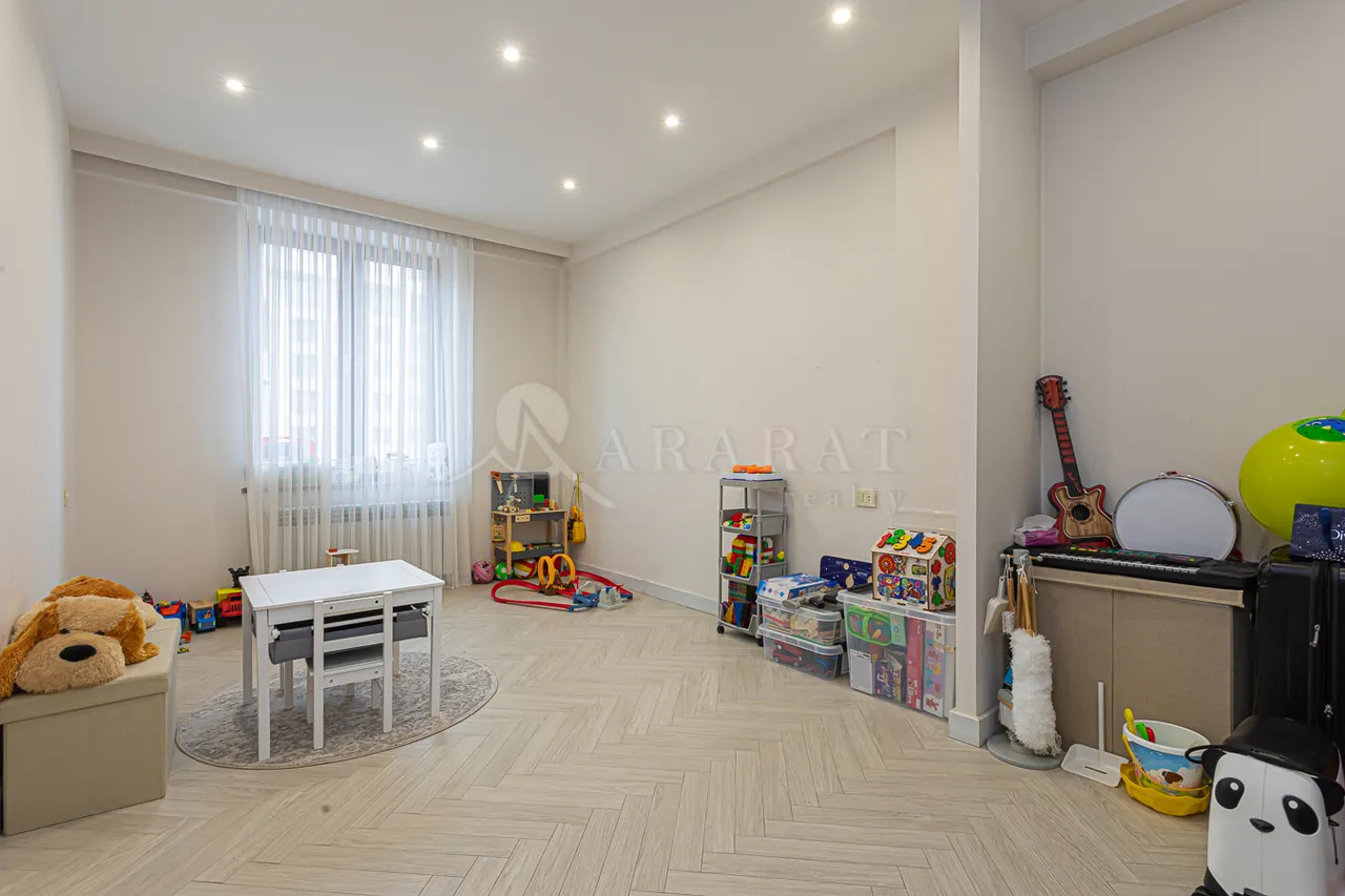4 bedroom apartment for sale Aram St, Center Yerevan, 159222