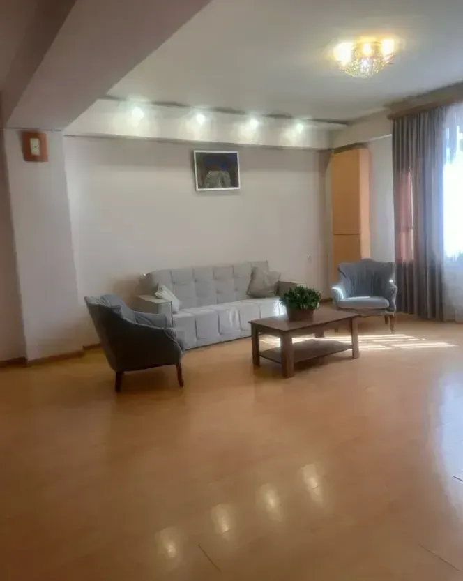 varcov-bnakaran-norakaruycum/3-senyakanoc/Saryan+St/Center/Yerevan