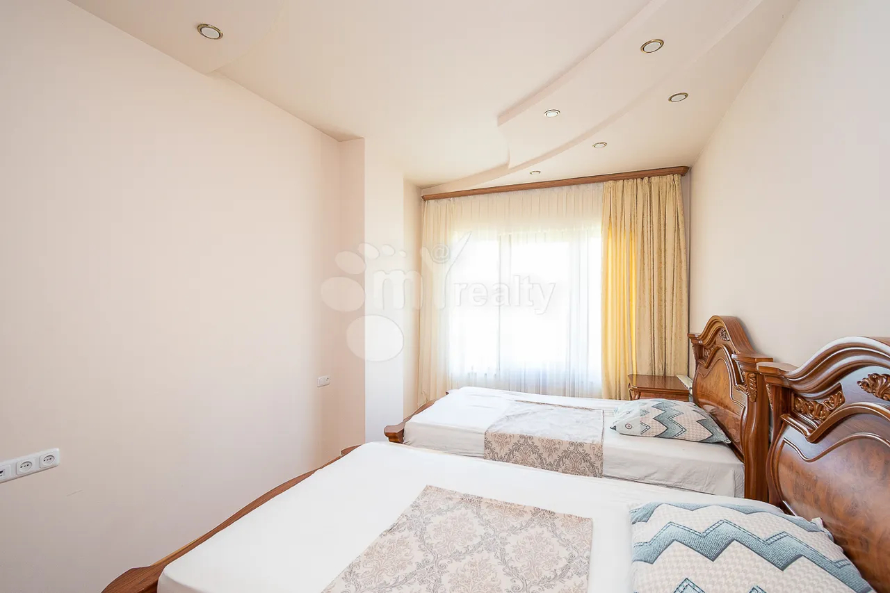 5 bedroom apartment for rent Nalbandyan St, Center Yerevan, 161916