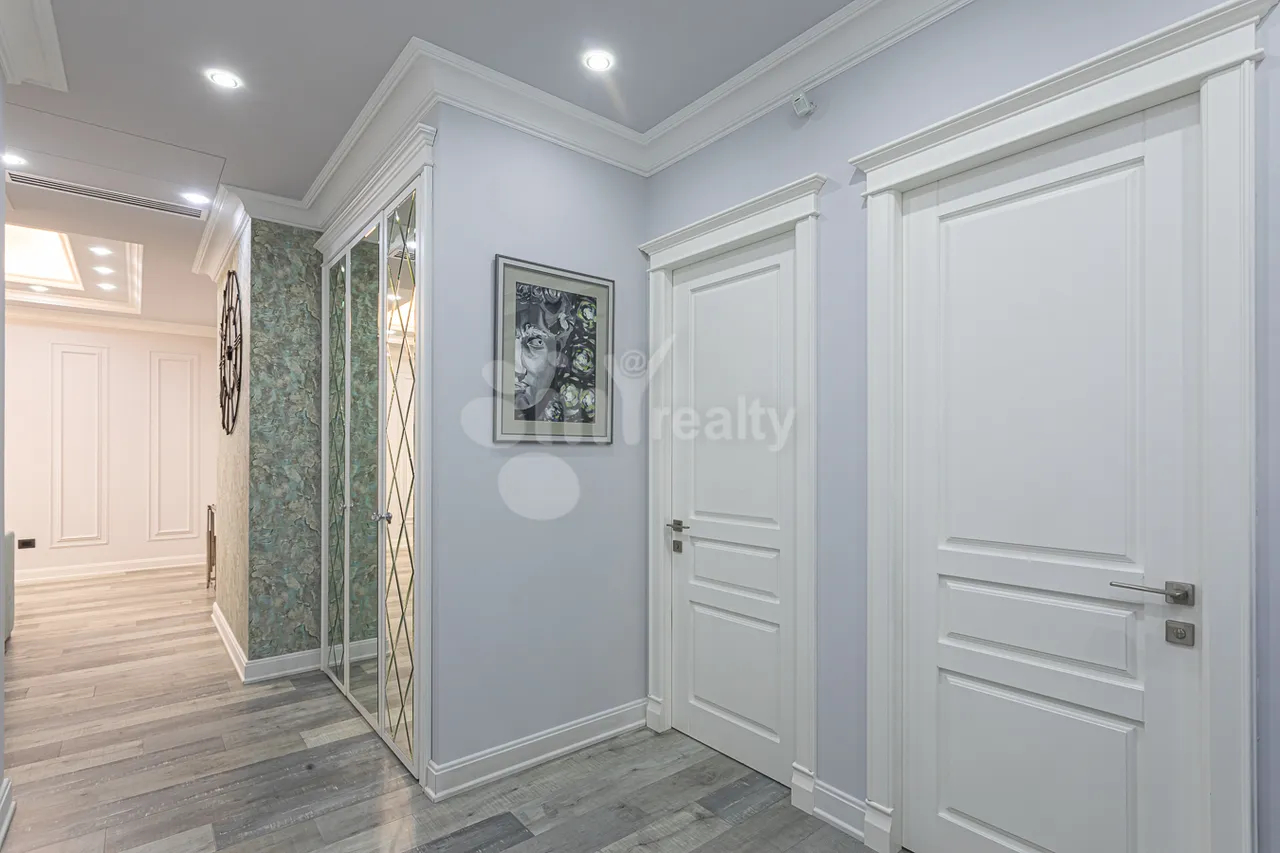 Снять 4 комнатную квартиру Арам ул, Центр Ереван, 159397