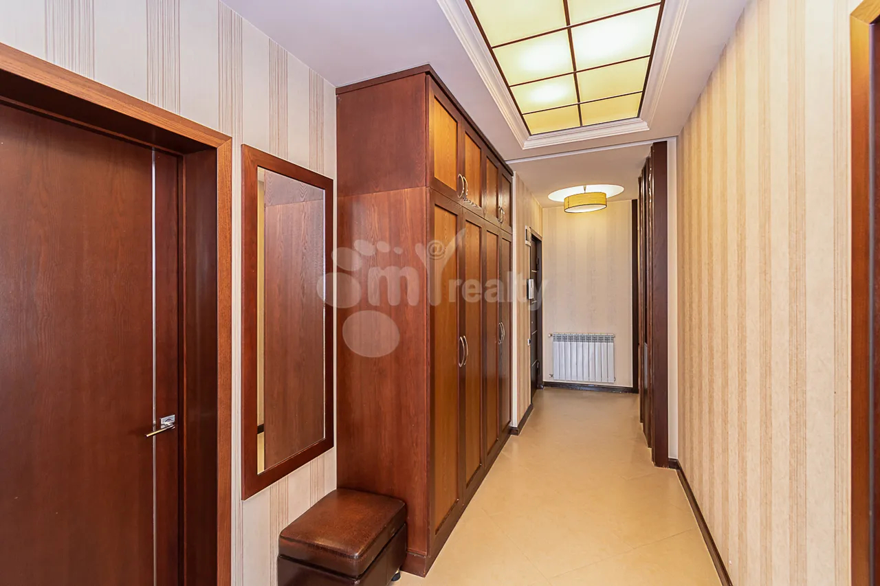 4 bedroom apartment for sale Baghramyan Ave (Kentron), Center Yerevan, 161808