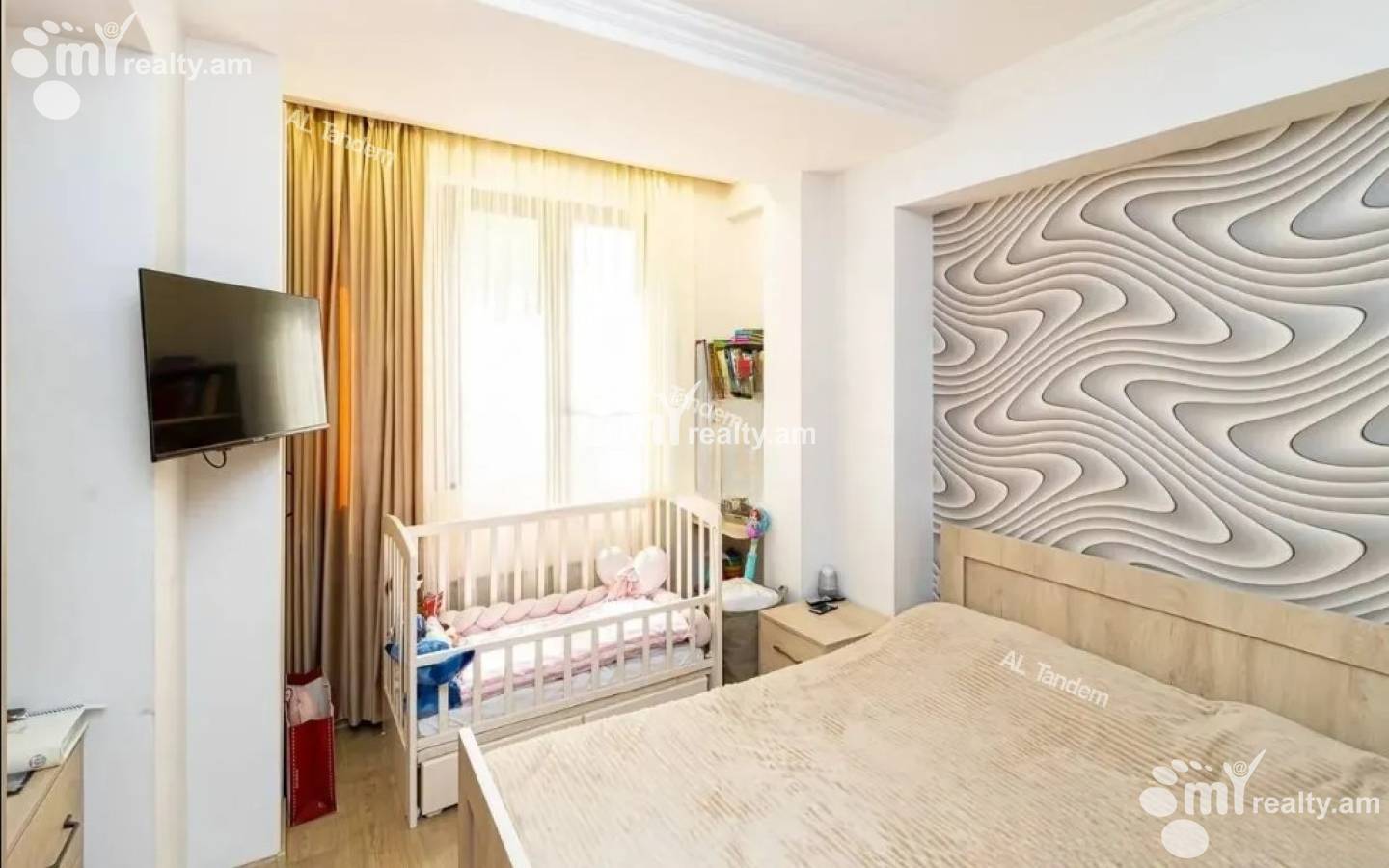 Купить 3 комнатную квартиру Нар Дос ул, Центр Ереван, 158191