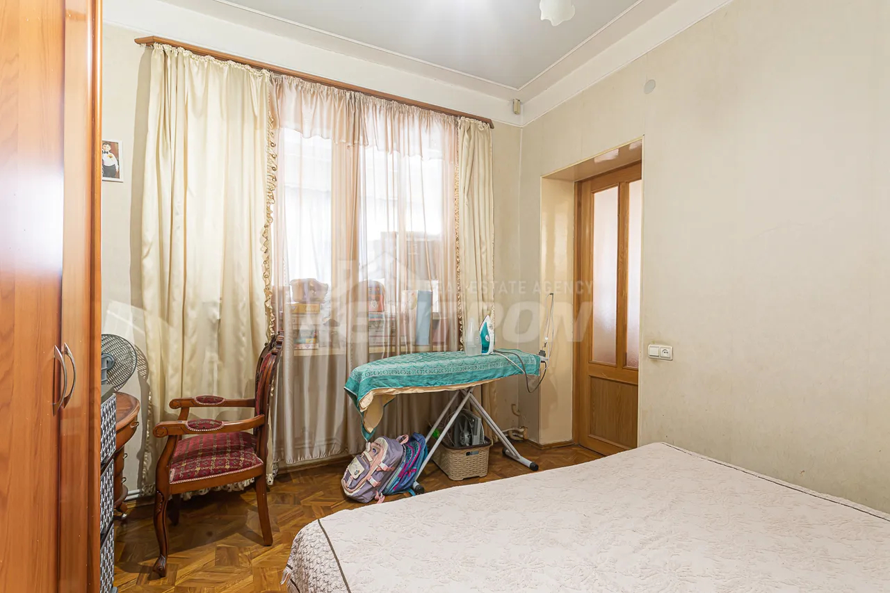3 bedroom apartment for sale Paronyan St, Center Yerevan, 157419