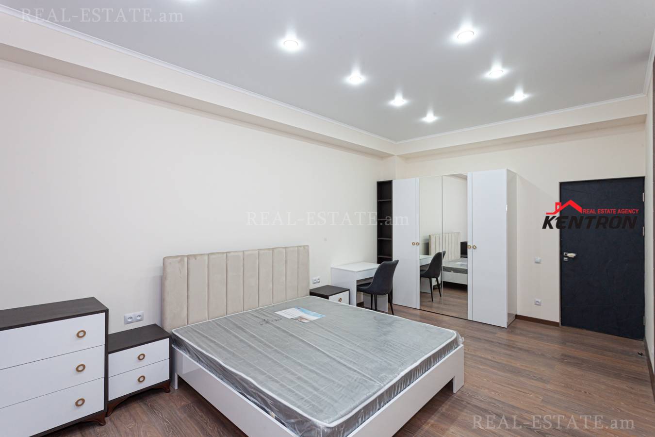 3 սենյականոց բնակարան  Գ. Հովսեփյան փող, Նորք-Մարաշ Երևան, 131969