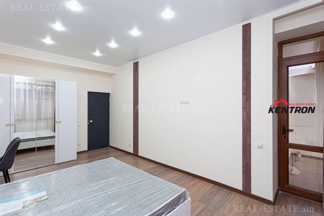 3 սենյականոց բնակարան  Գ. Հովսեփյան փող, Նորք-Մարաշ Երևան, 131969