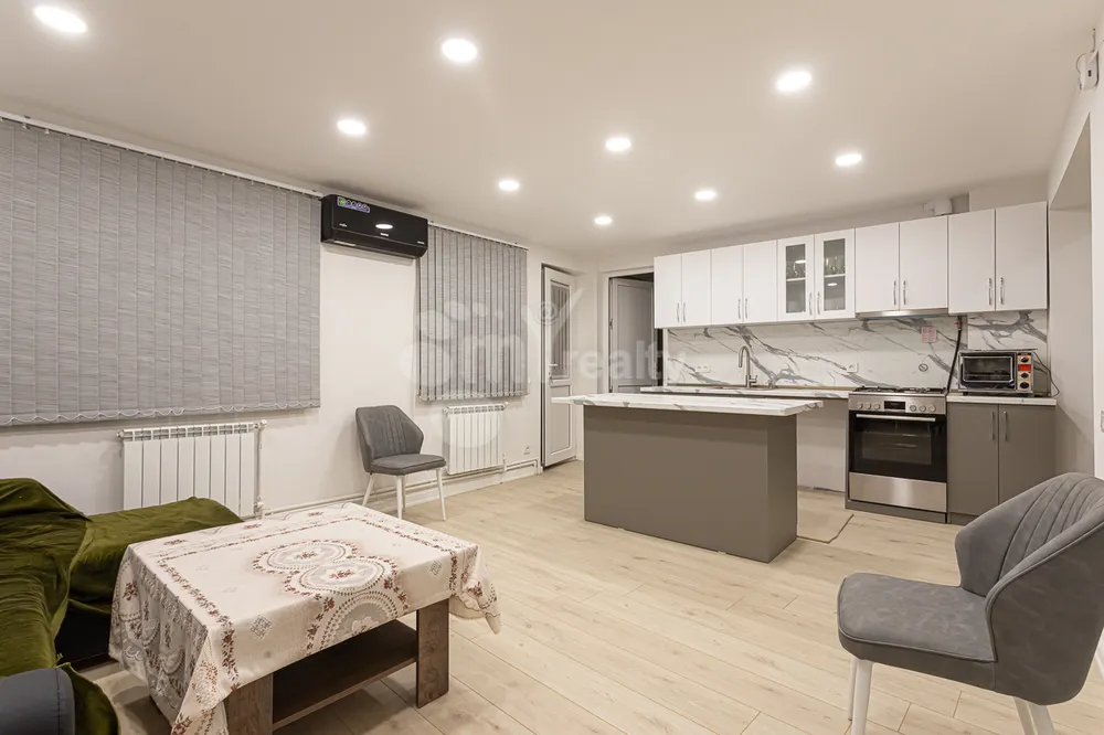 3-bedroom/apartment-for-sale/Mashtots+Ave/Center/Yerevan