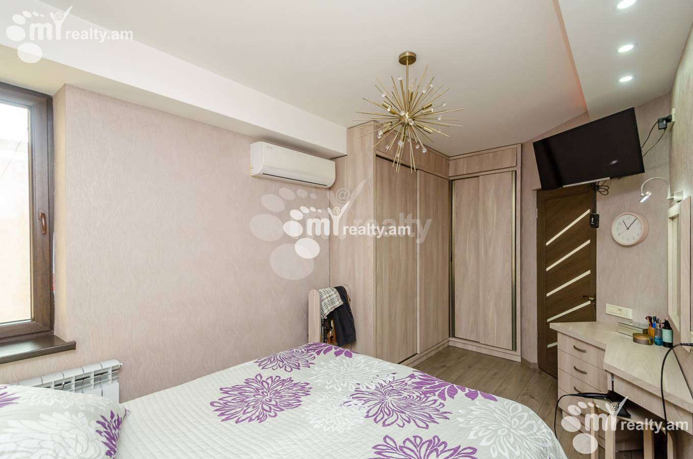 Купить 4 комнатную квартиру Сарян ул, Центр Ереван, 142967