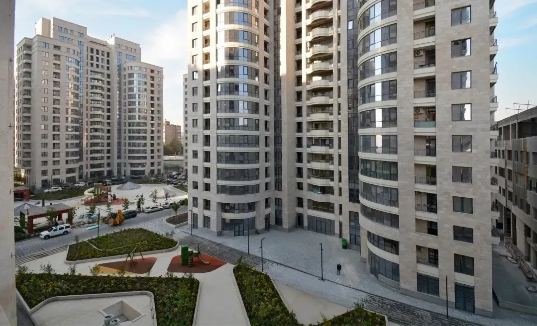 3 սենյականոց բնակարան  Արշակունյաց պող, Կենտրոն Երևան, 158149