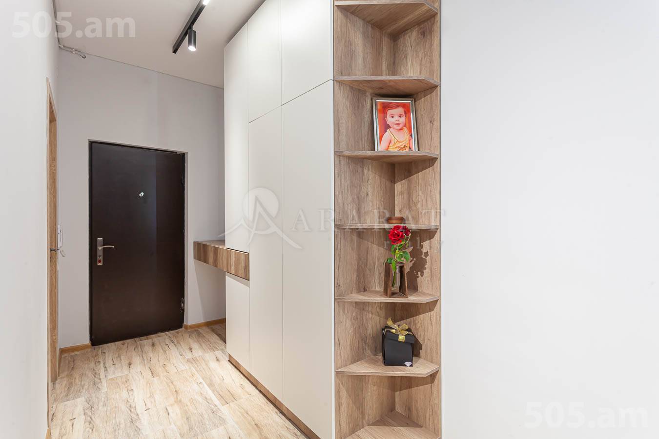 3 սենյականոց բնակարան  Մ․ Մելքոնյան փող, Կենտրոն Երևան, 153610