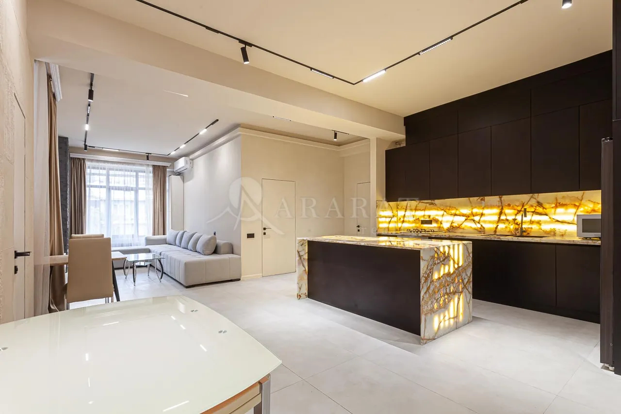 4 bedroom apartment for sale Nalbandyan St, Center Yerevan, 157673