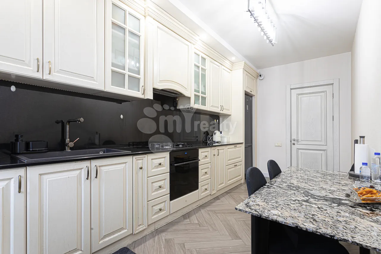 4 bedroom apartment for sale Aram St, Center Yerevan, 159224