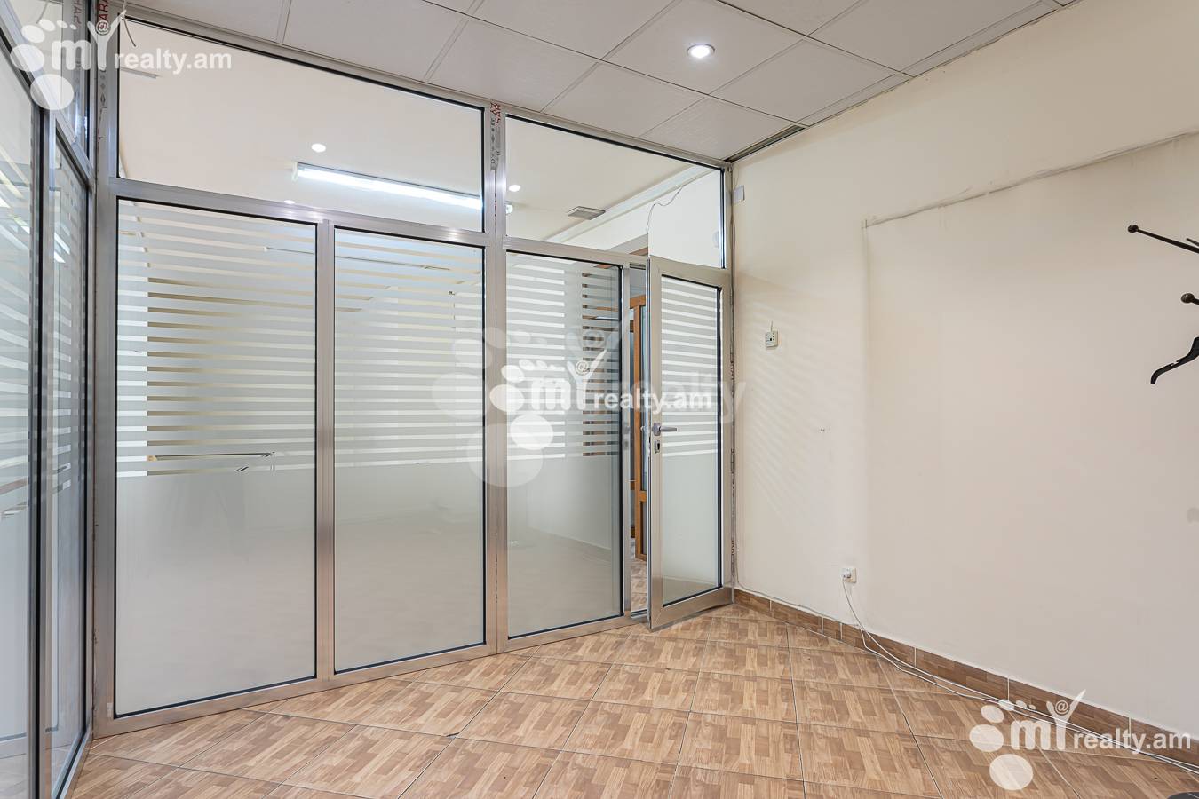 Commercial for rent خیابان اِ. کوچار, مرکز شهر ایروان, 156377