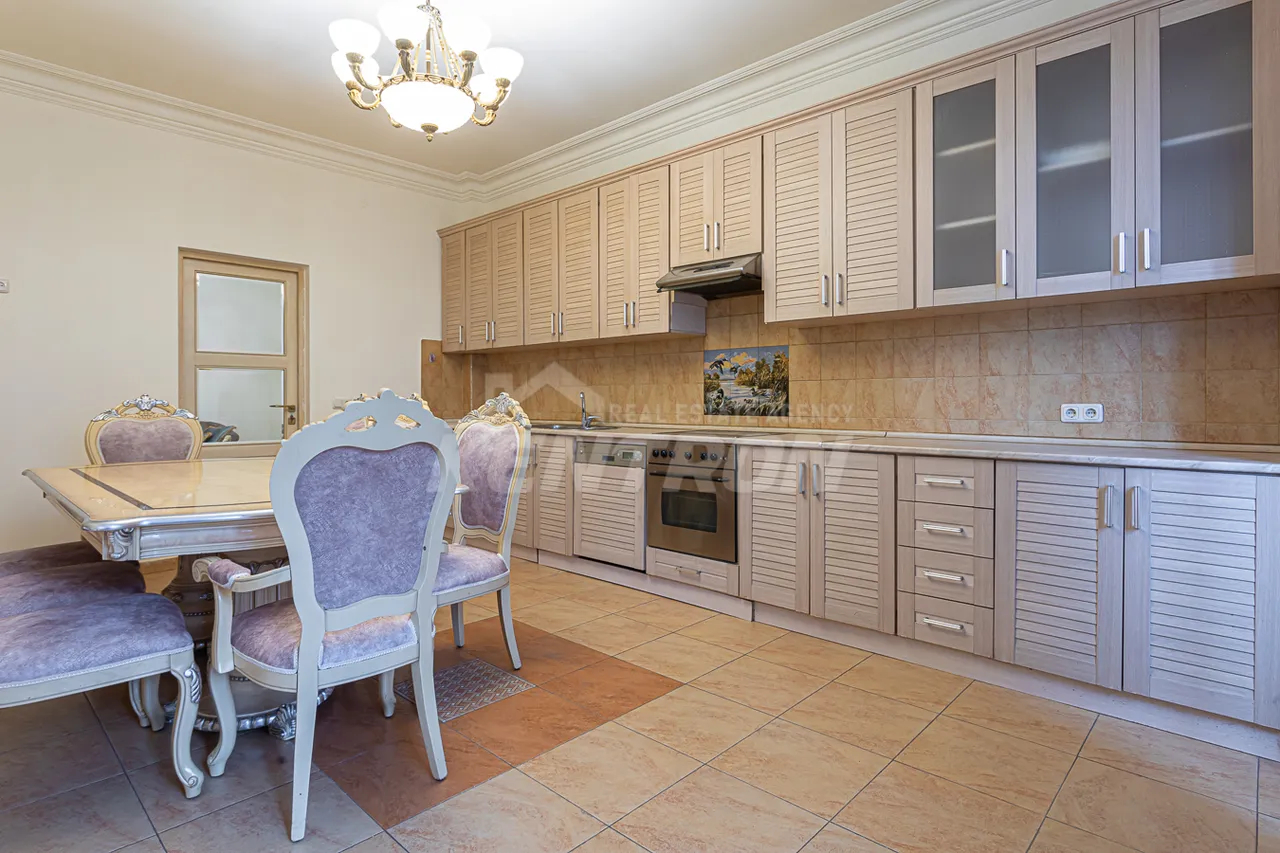 3 bedroom apartment for rent Amiryan St, Center Yerevan, 158203