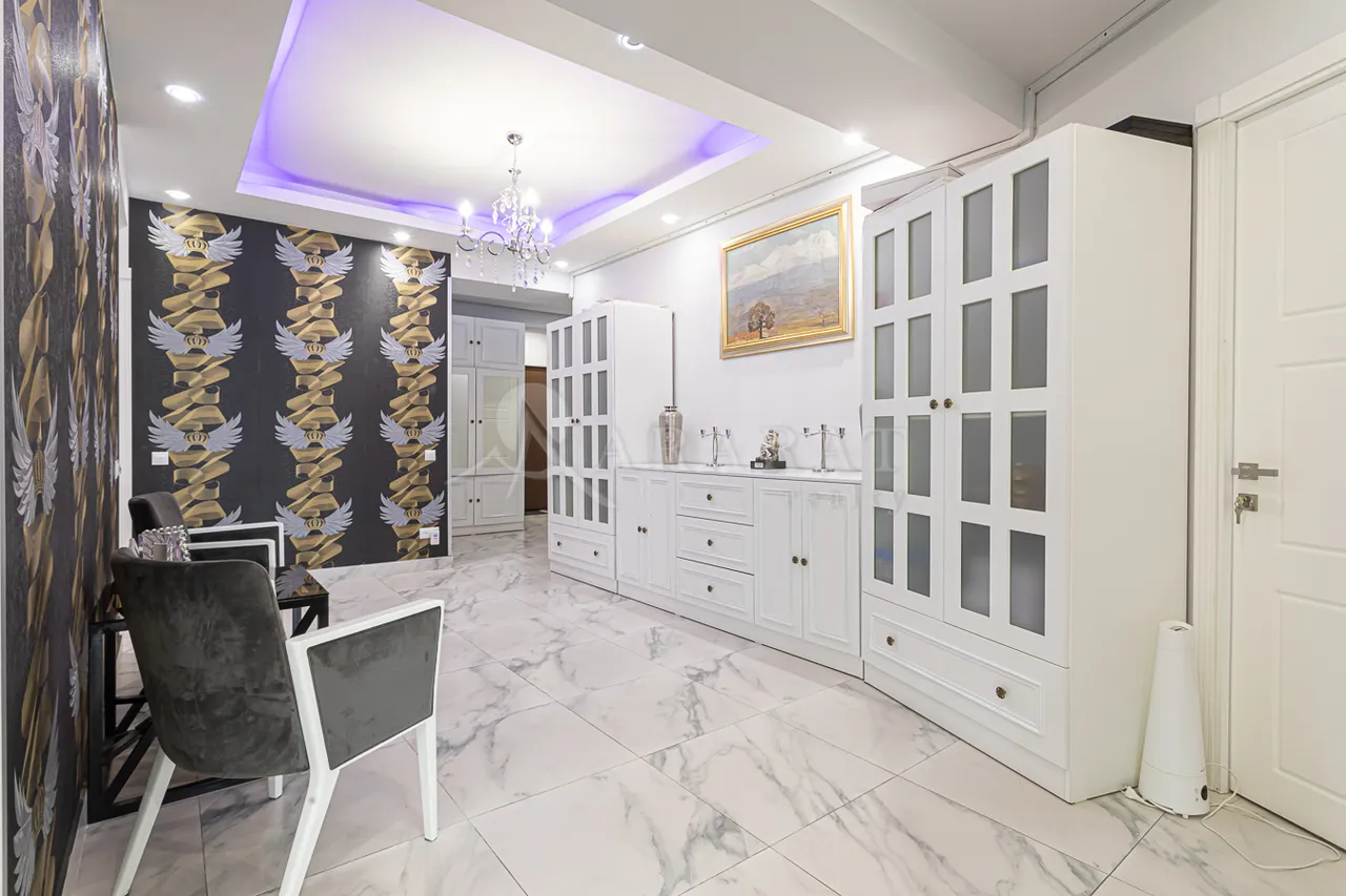 4 bedroom apartment for sale Frik St, Center Yerevan, 157946