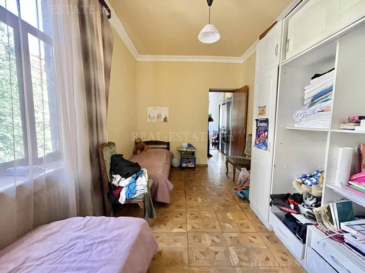 3 bedroom apartment for sale خیابان ماشتوتس, مرکز شهر ایروان, 121152