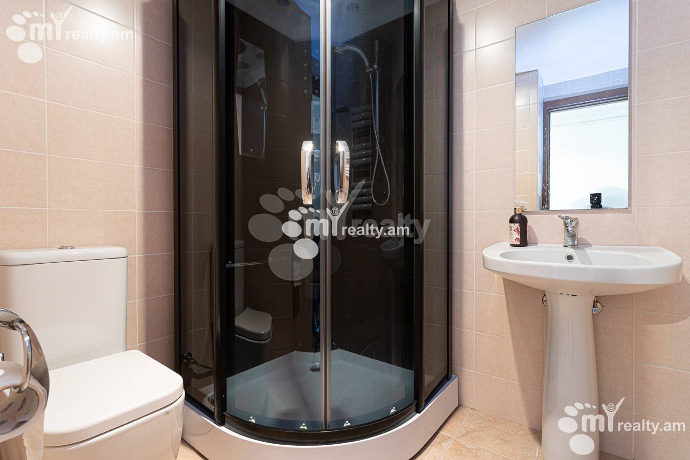 3 bedroom apartment for rent Antarayin St, Center Yerevan, 157028