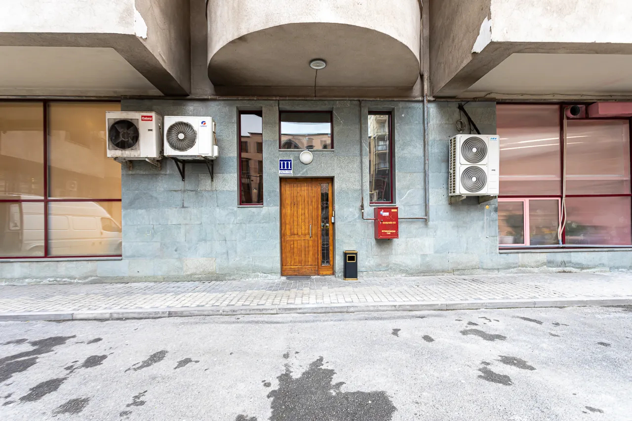 3 bedroom apartment for rent Hin yerevantsi St, Center Yerevan, 159734