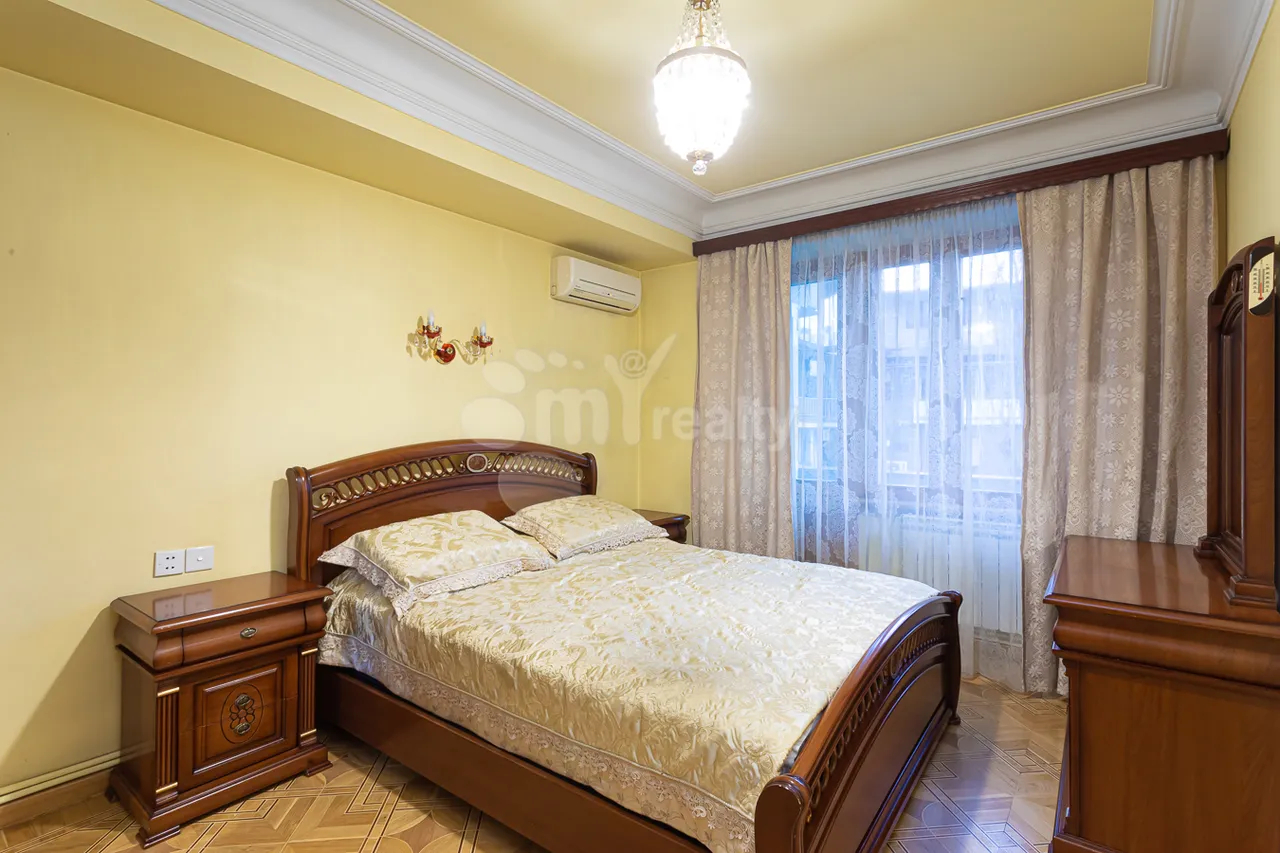 3 bedroom apartment for sale Hanrapetutyan St, Center Yerevan, 159749