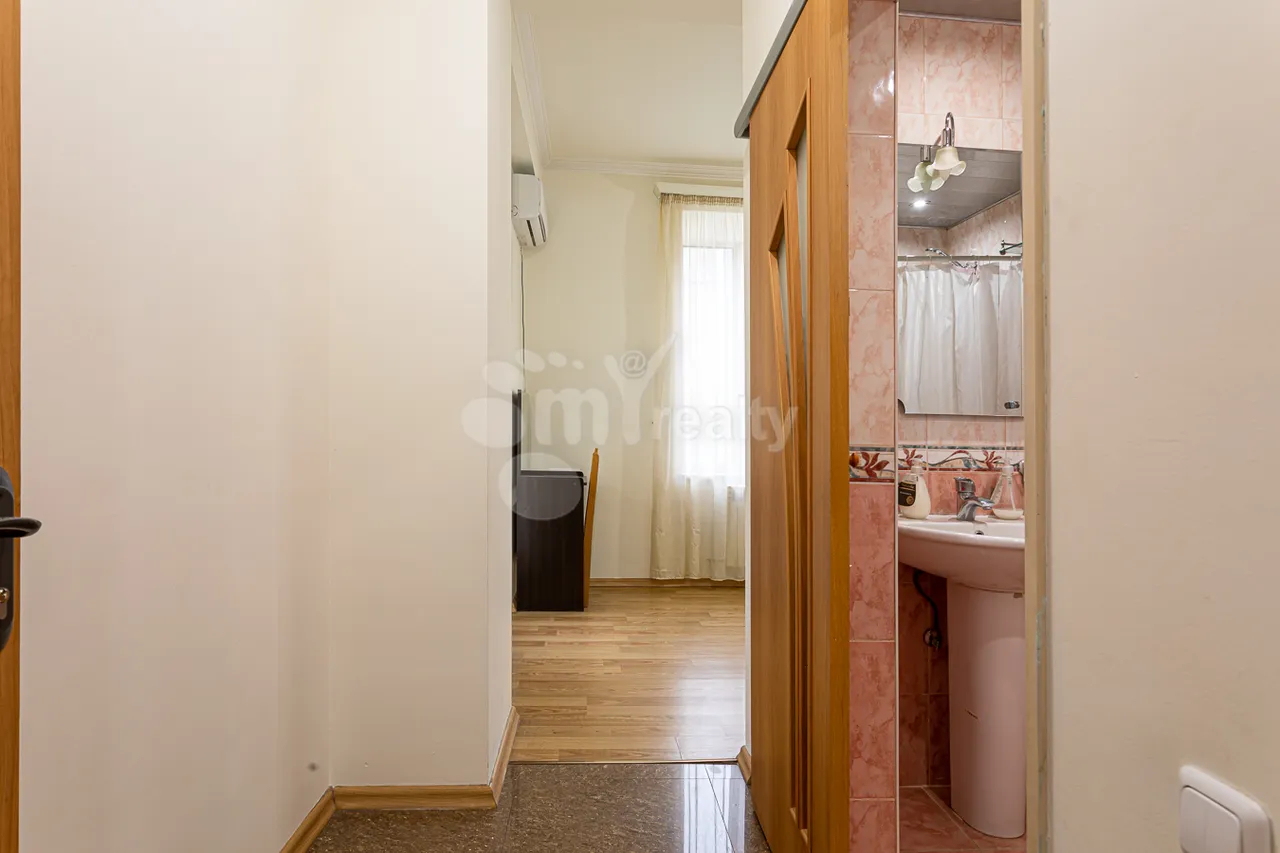 3 bedroom apartment for sale Northern(Hyusisayin)  Ave, Center Yerevan, 157972