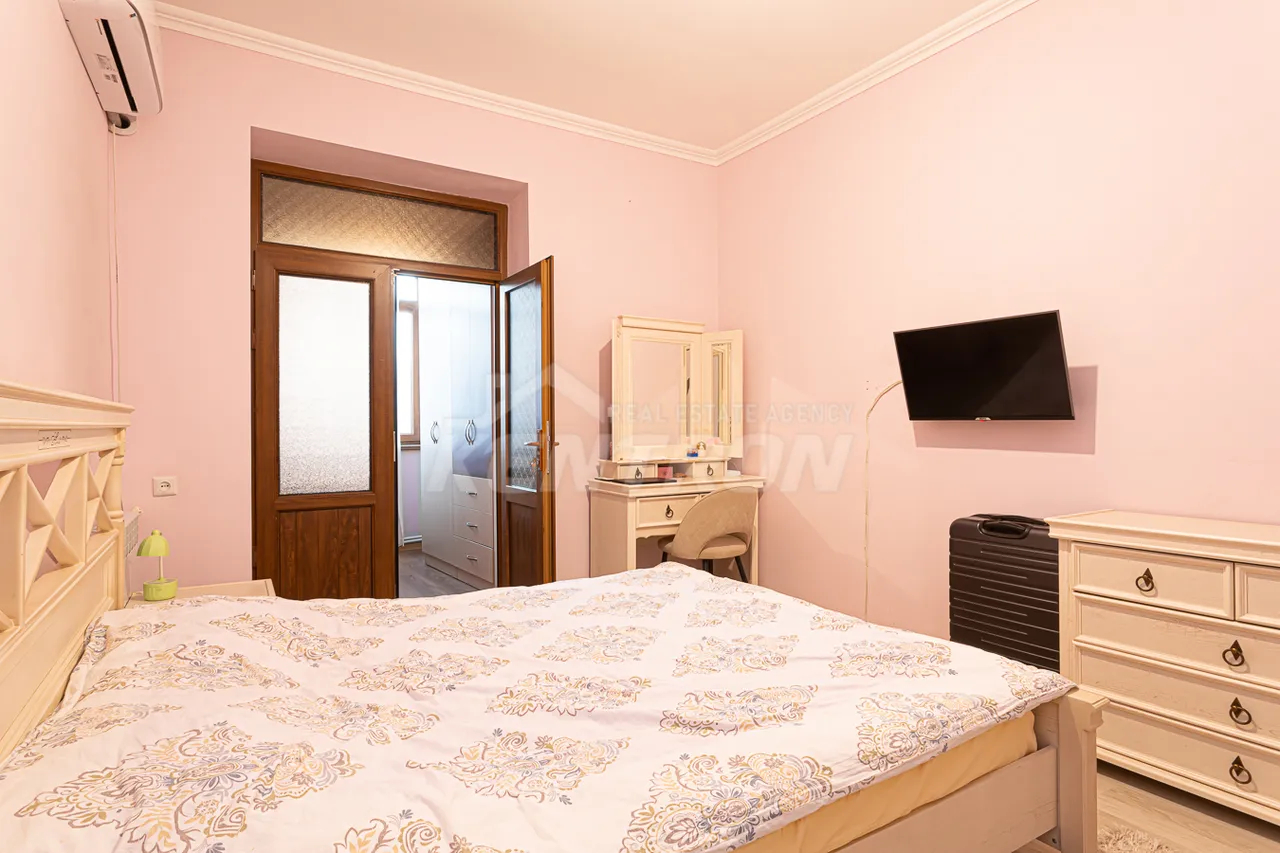 2 bedroom apartment for sale Hanrapetutyan St, Center Yerevan, 158020