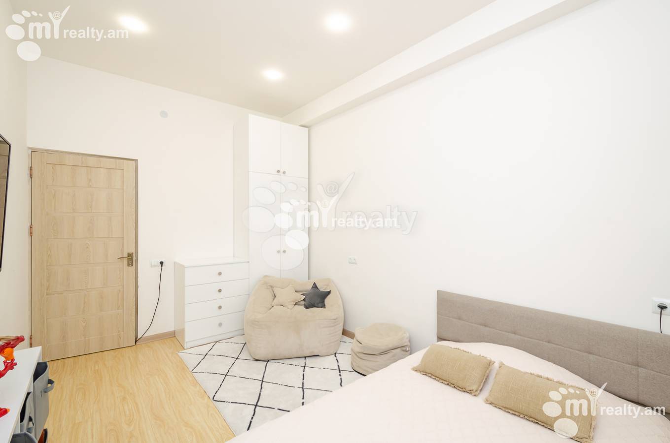 3 bedroom apartment for rent Adonts St, Arabkir Yerevan, 156941