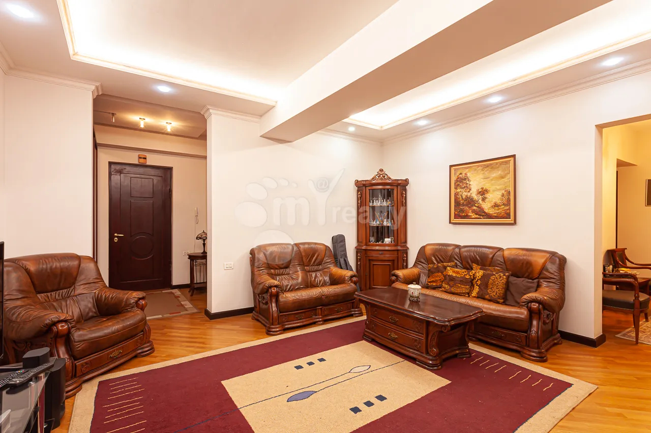 4 bedroom apartment for rent Amiryan St, Center Yerevan, 161520