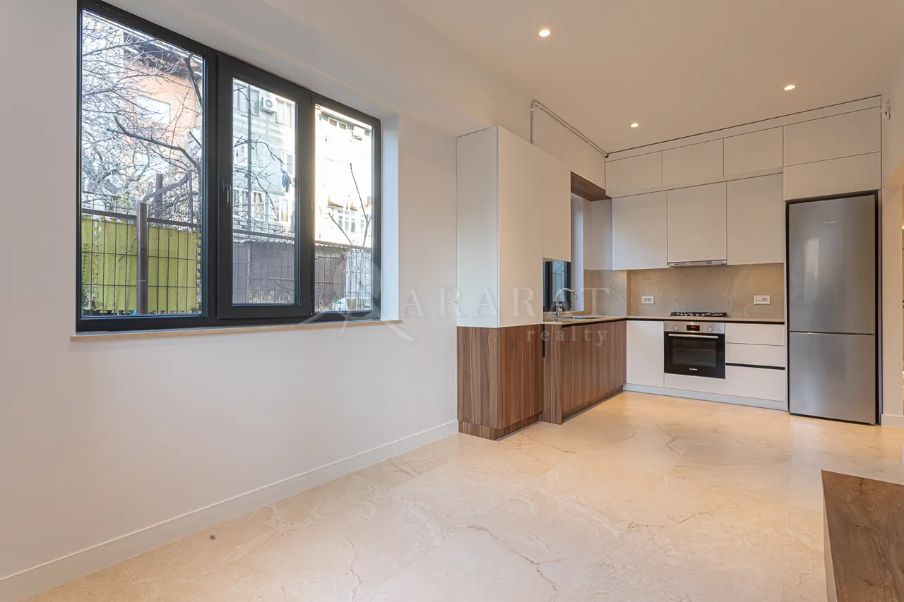 3 bedroom apartment for sale خیابان شینارارنِر, آچاپنیاک ایروان, 158407