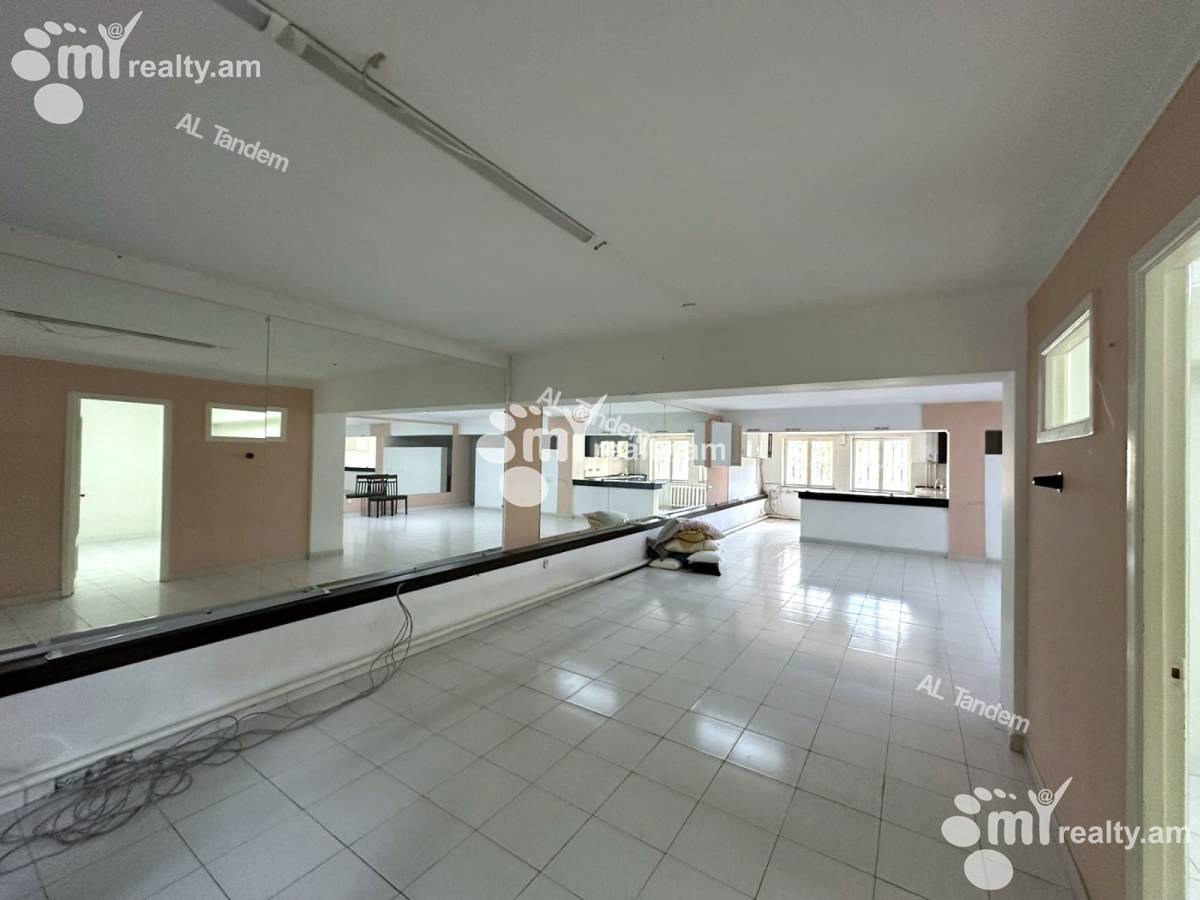 Commercial for rent خیابان باربیوس, عربگیر ایروان, 155229