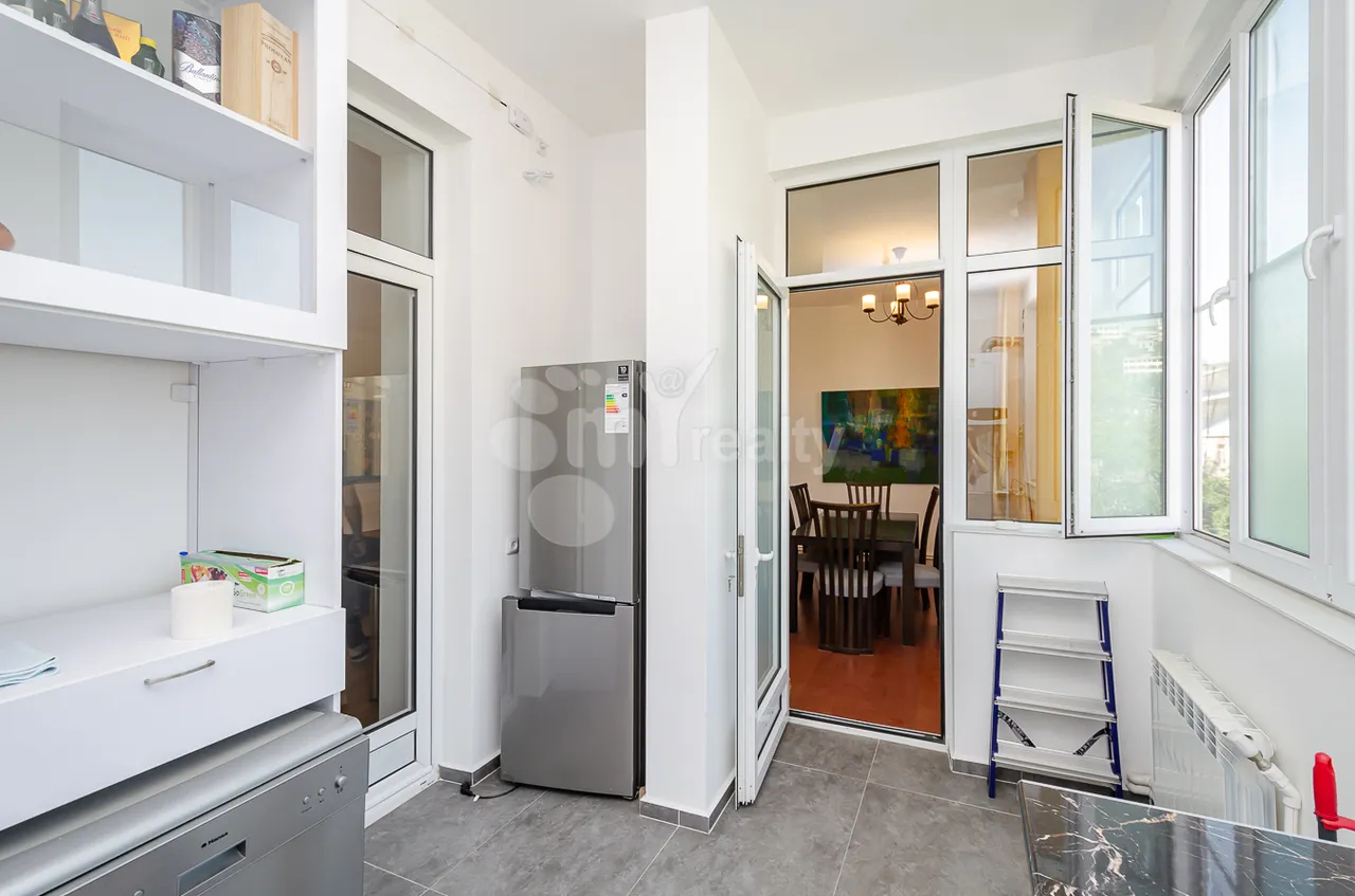 3 bedroom apartment for sale Isahakyan St, Center Yerevan, 161631