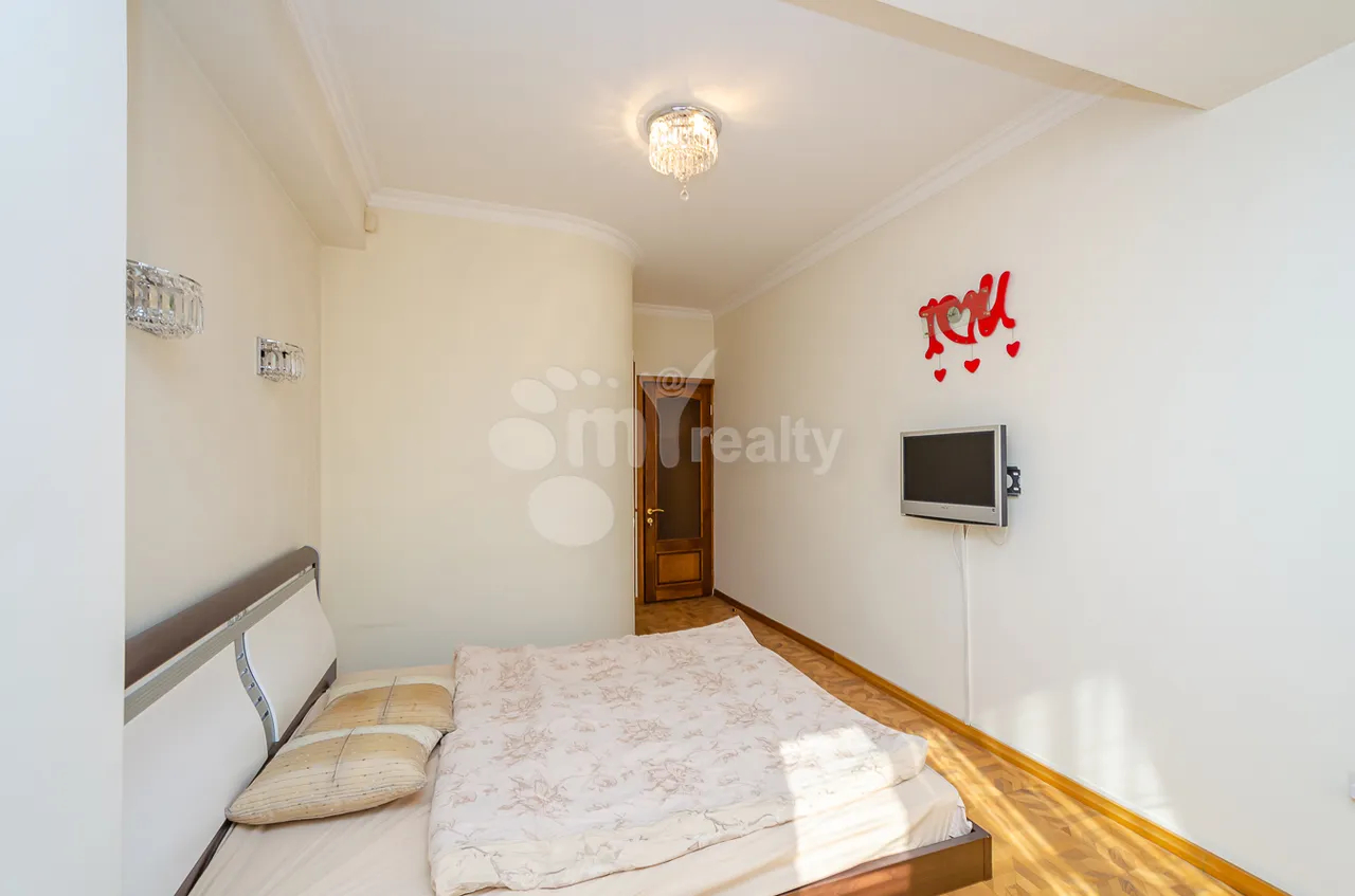 4 bedroom apartment for rent Zakyan St, Center Yerevan, 159579