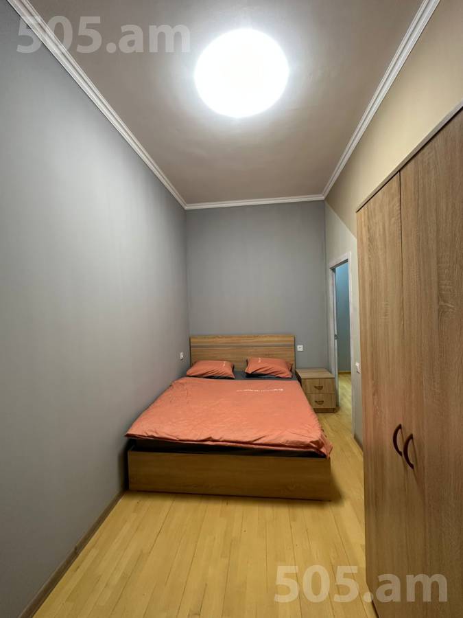 4 սենյականոց բնակարան  Հանրապետության փող, Կենտրոն Երևան, 154152