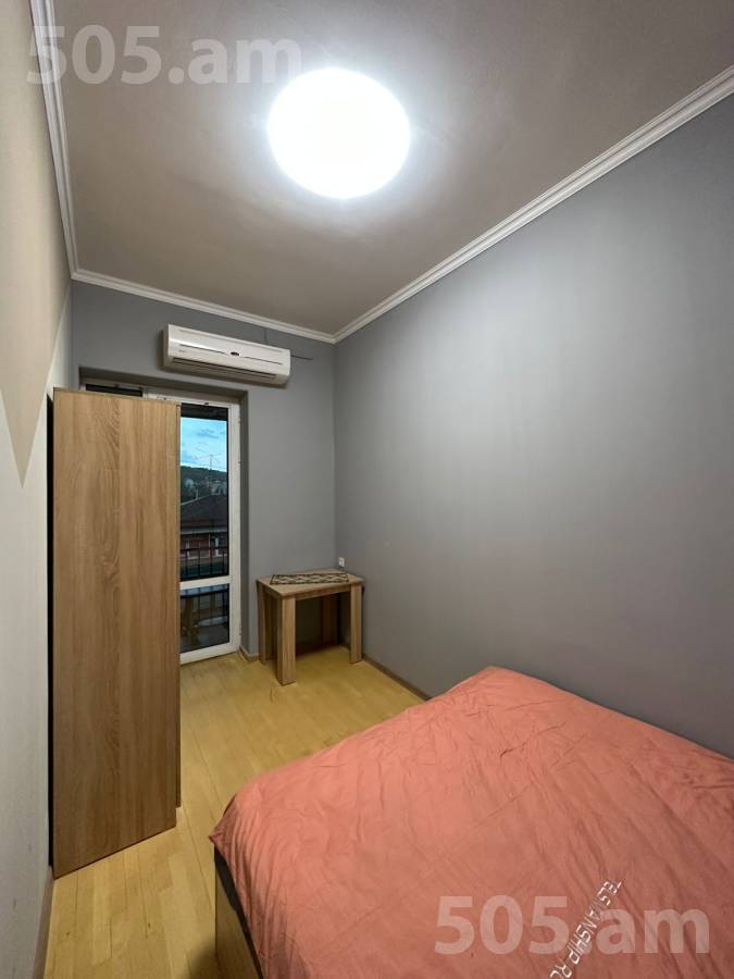 4 սենյականոց բնակարան  Հանրապետության փող, Կենտրոն Երևան, 154152