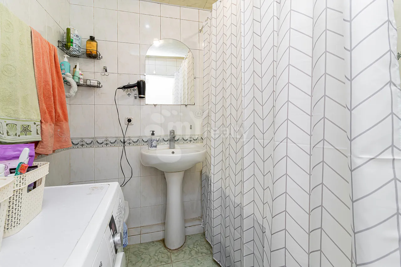 4 bedroom apartment for sale خیابان ابوویان, مرکز شهر ایروان, 159935